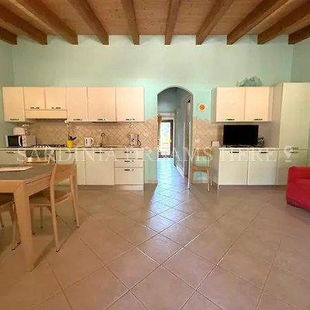 Flavia With Pool And Private Parking Hébergement de vacances *
